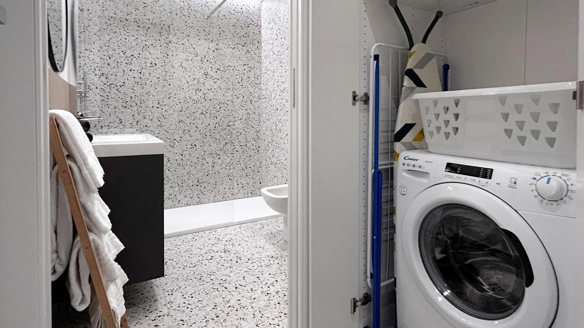 Vassily Studio Deluxe Metro M1 Rembrandt 45 Milan 0*,  Italy